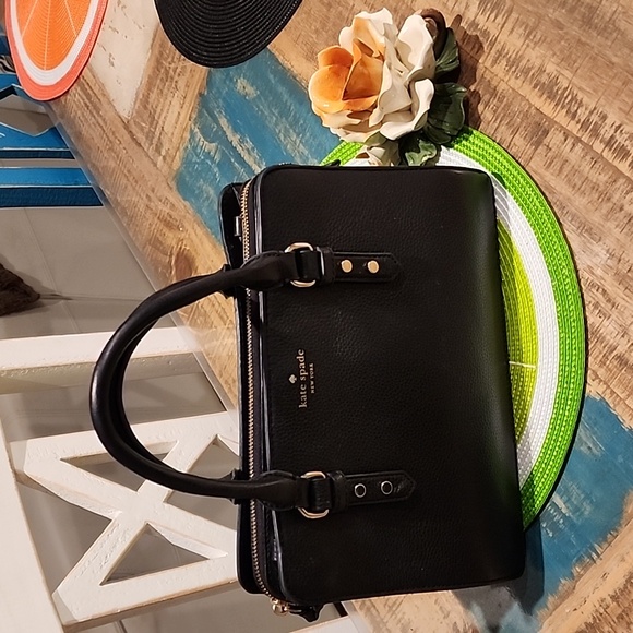 kate spade Handbags - Kate Spade Shoulder Bag